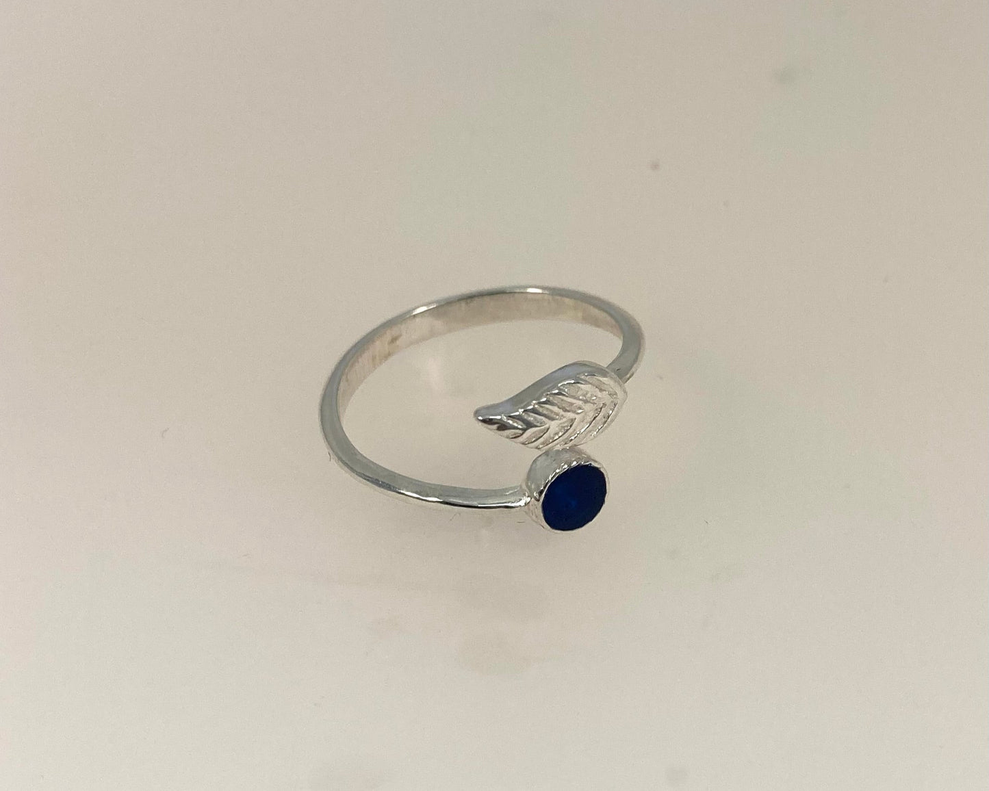 Leaf Memorial Ring – Sterling Silver Ashes in Resin Adjustable Design