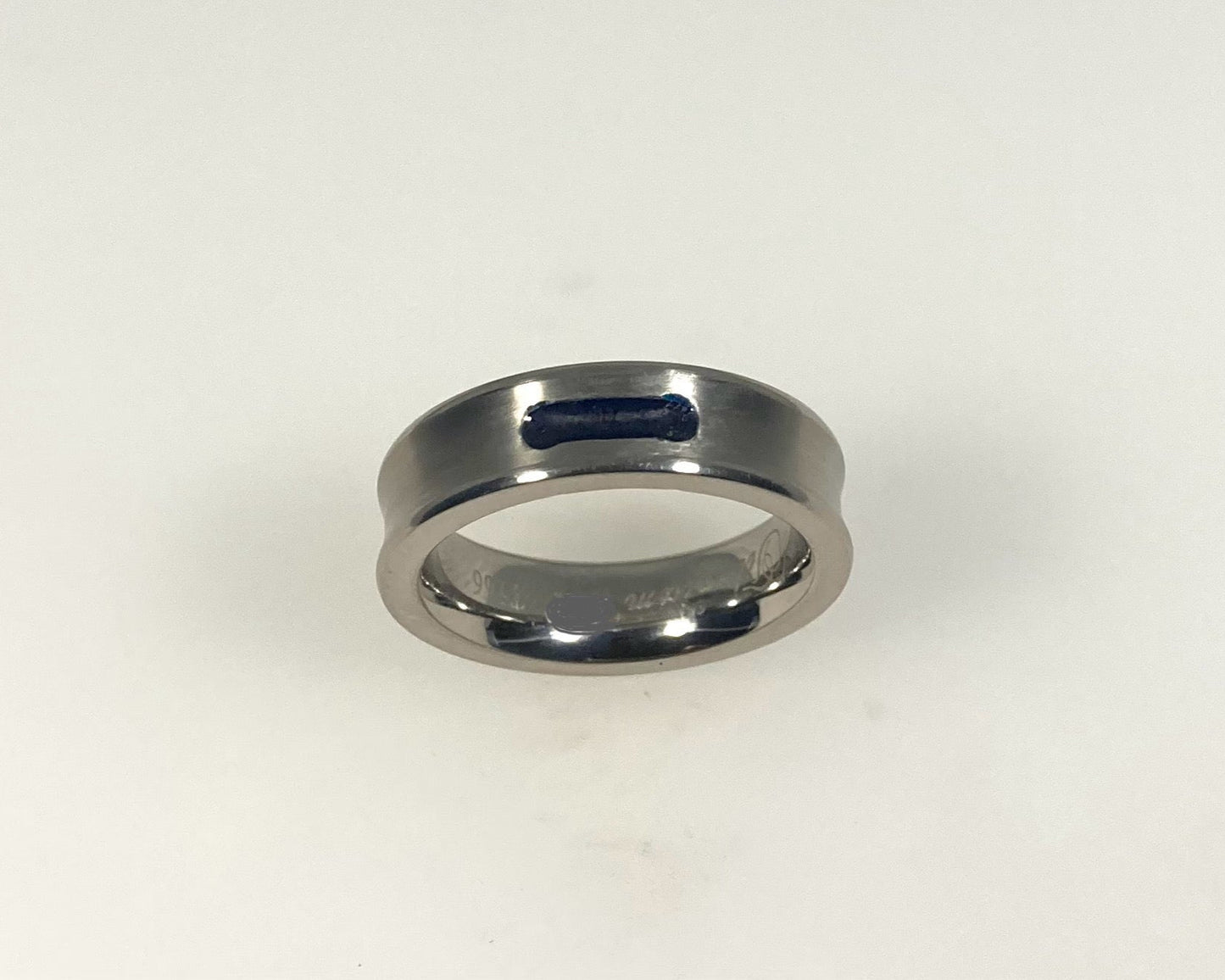 Concave titanium ashes in resin ring