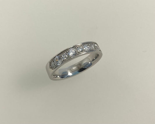 Pavé mill grain set 4mm wide ring with hidden ashes inside shank