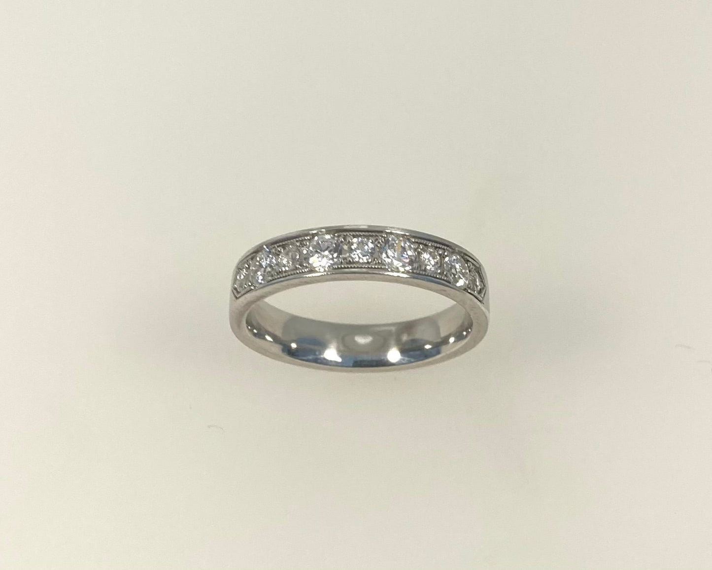 Pavé mill grain set 4mm wide ring with hidden ashes inside shank