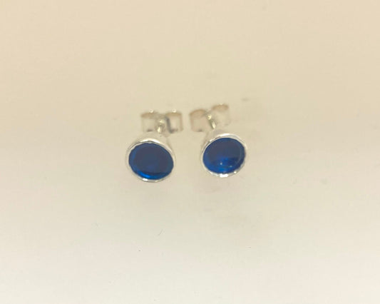 Stirling silver stud earrings 5mm collet with Ashes in resin