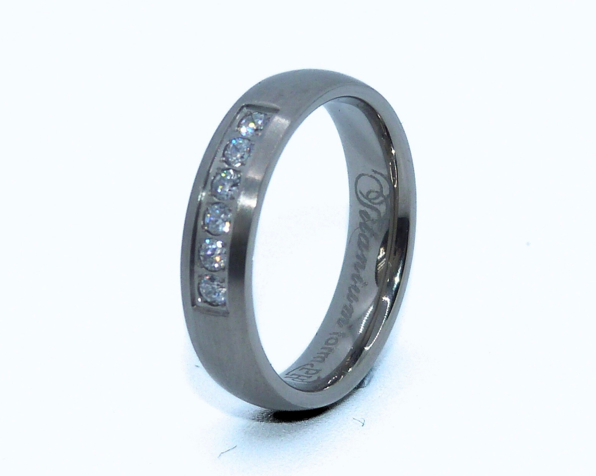 Titanium ring with hidden Ashes inside shank – Cherish