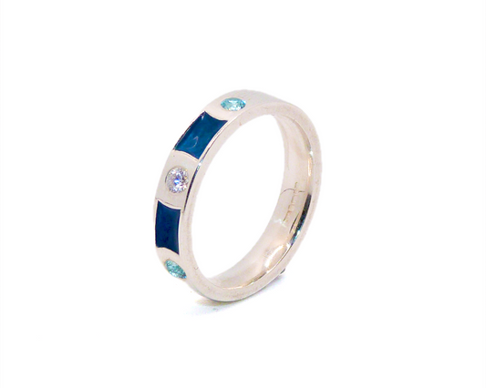 4mm Wide Ashes in Resin Memorial Ring – Rub-Over Set with 3 Brilliant-Cut Stones