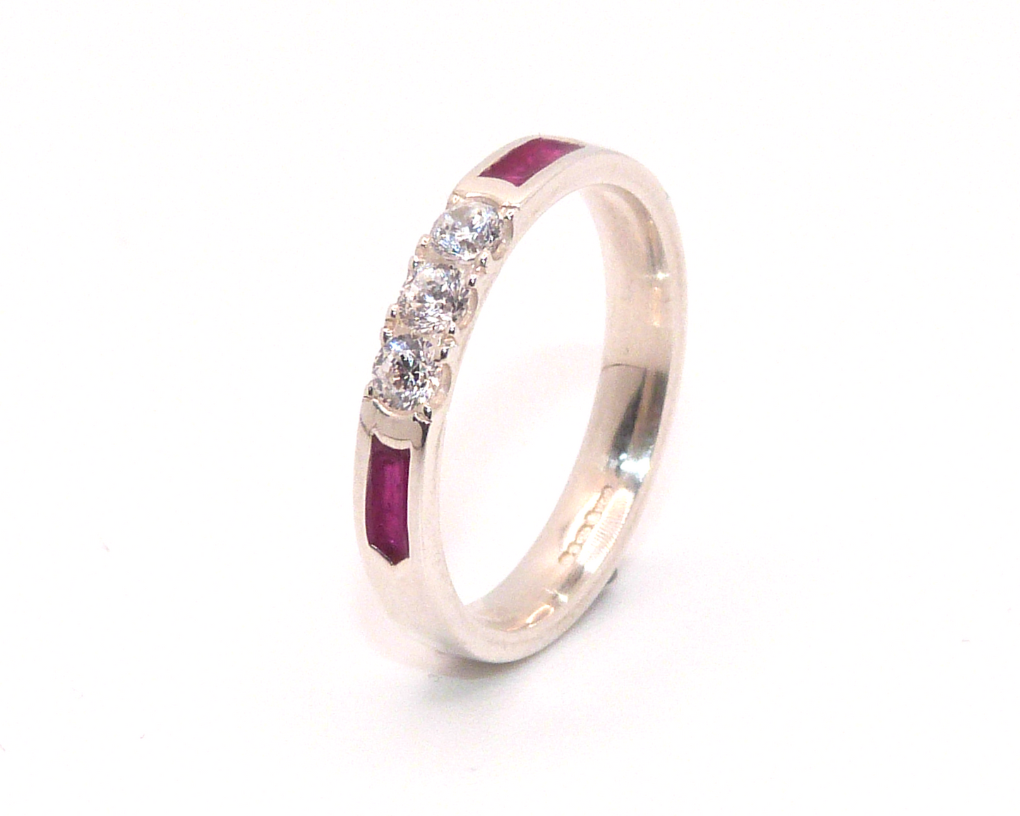 3mm Wide Ashes in Resin Memorial Ring – Castle Set with 3 Brilliant-Cut Stones