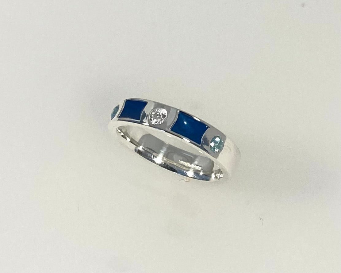 4mm Wide Ashes in Resin Memorial Ring – Rub-Over Set with 3 Brilliant-Cut Stones