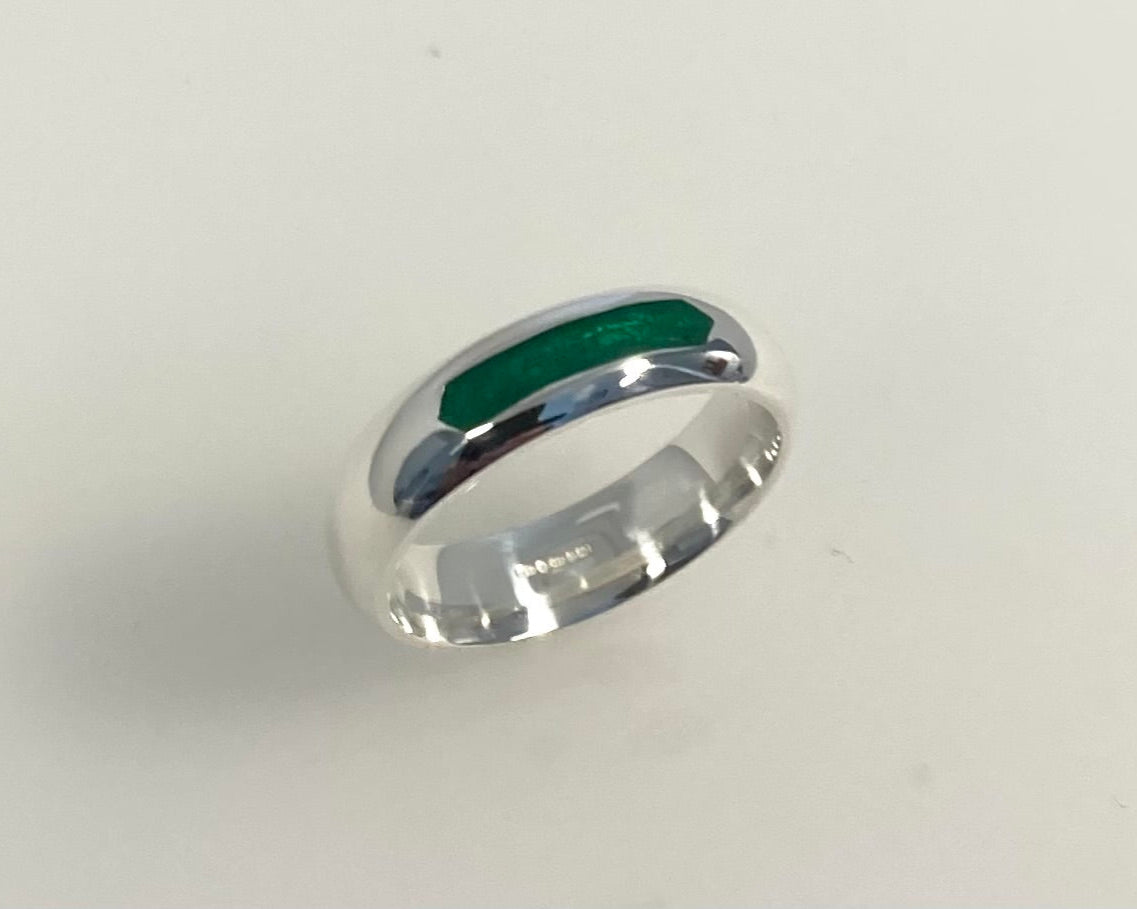 Heavy profile channel design 5mm wide D-shape ring with ashes in resin