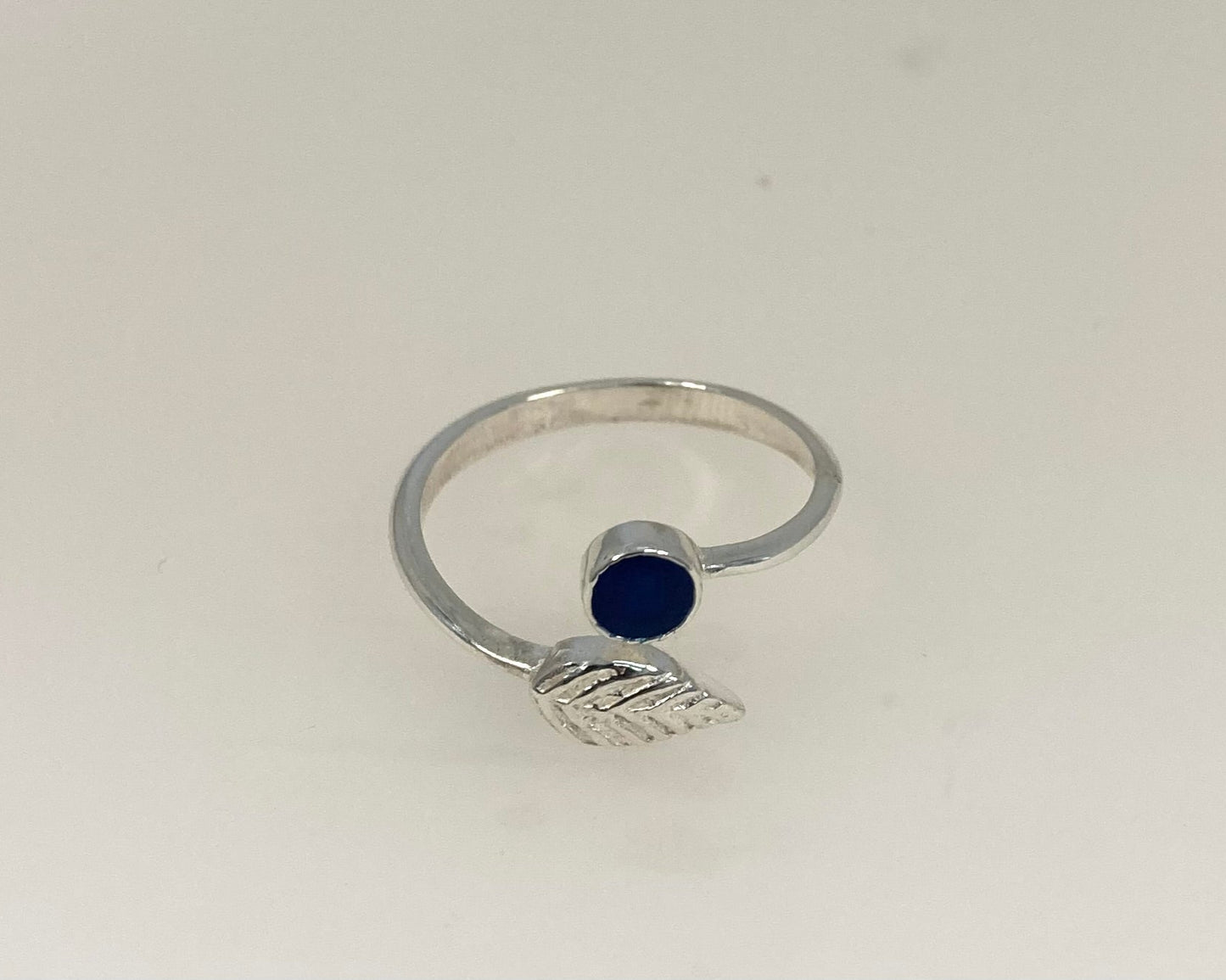 Leaf Memorial Ring – Sterling Silver Ashes in Resin Adjustable Design