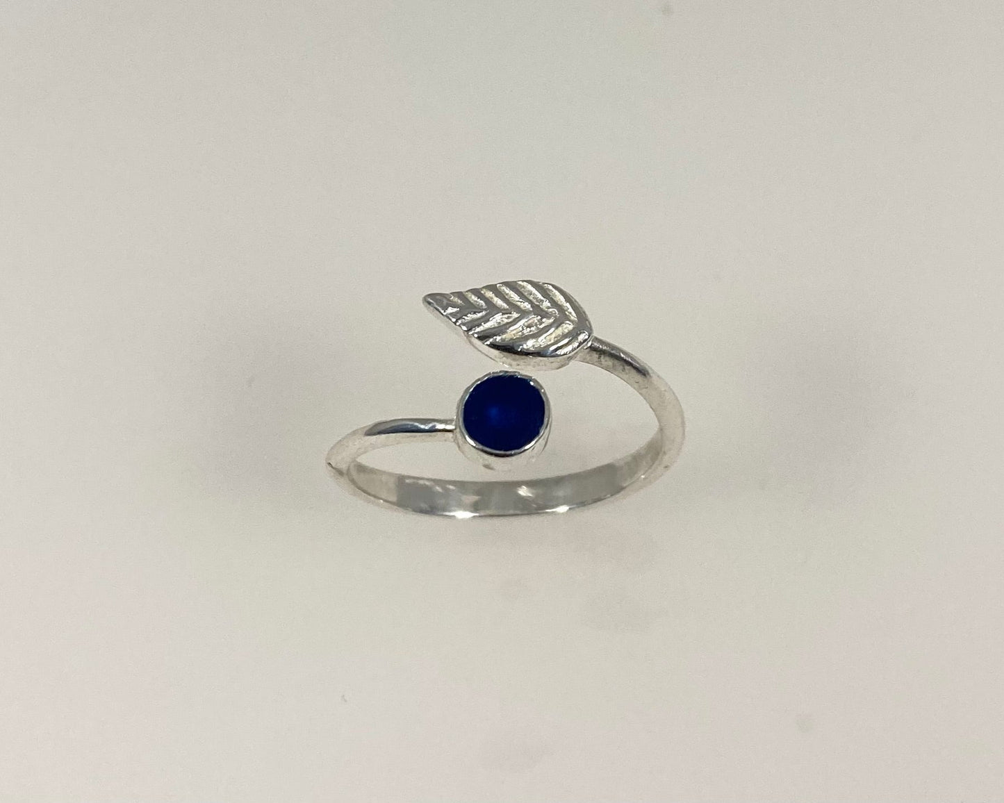 Leaf Memorial Ring – Sterling Silver Ashes in Resin Adjustable Design