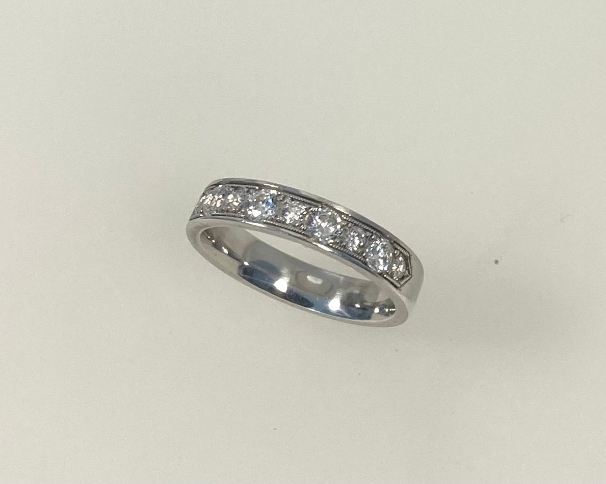 Pavé mill grain set 4mm wide ring with hidden ashes inside shank