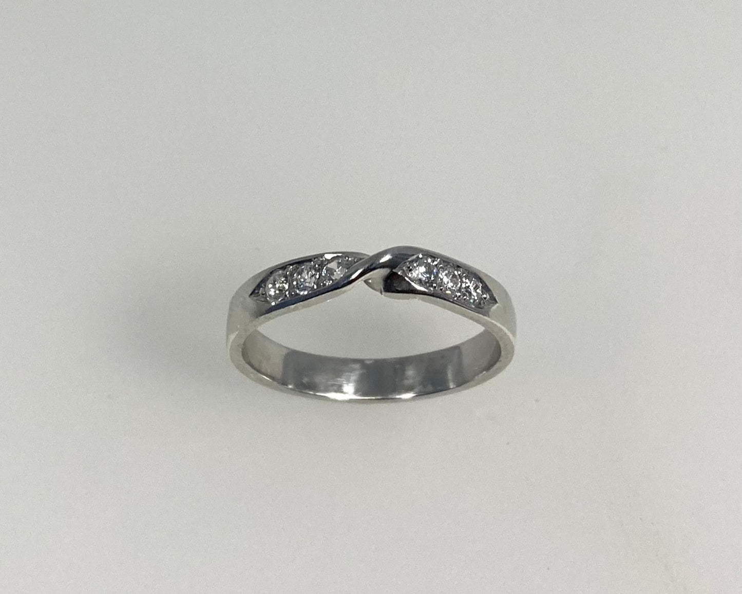 Twist pavé set 3mm wide ring with hidden ashes inside shank