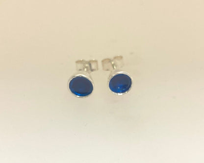 Stirling silver stud earrings 5mm collet with Ashes in resin
